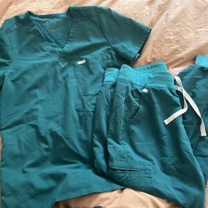 Figs Caribbean jogger set